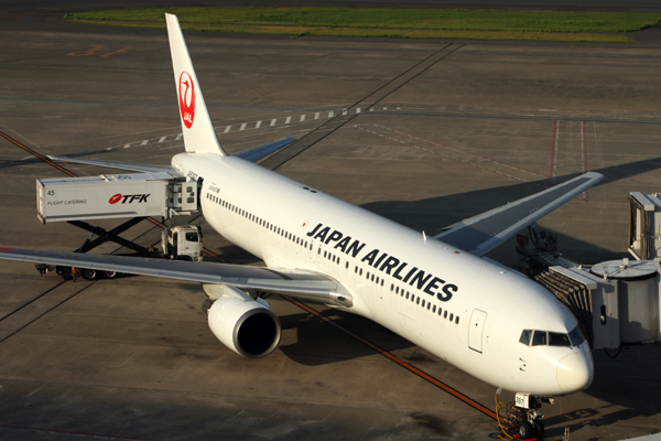 JAPAN AIRLINES BOEING 767 300 HND RF IMG_0252.jpg