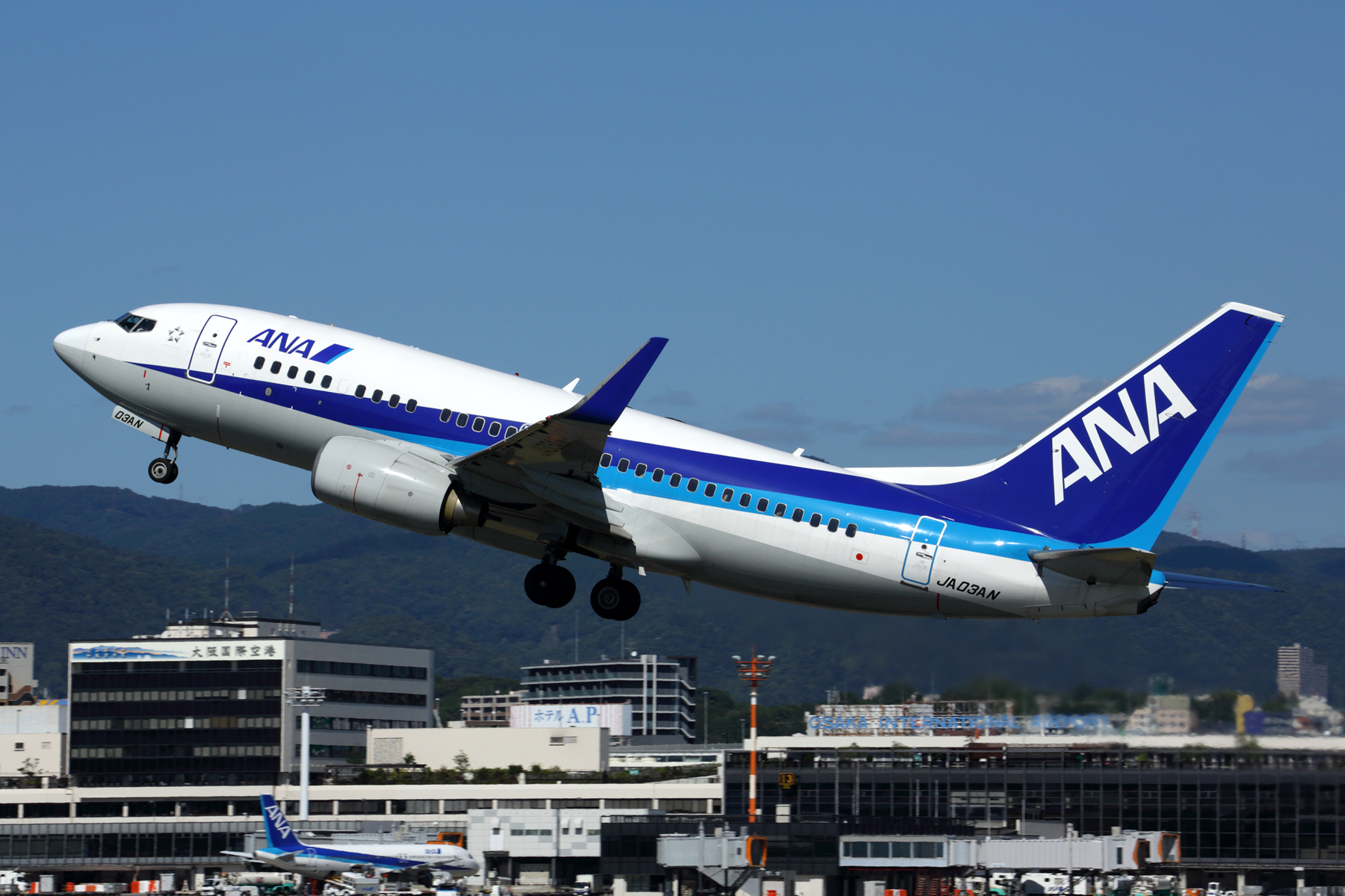 ANA BOEING 737 700 ITM RF 5K5A5747.jpg