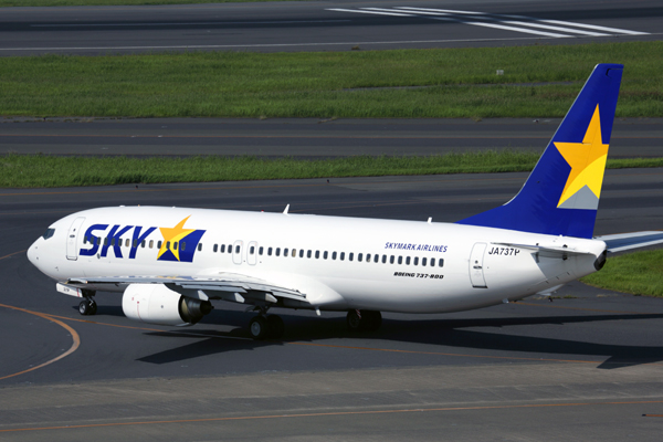 SKYMARK BOEING 737 800 HND RF 5K5A4774.jpg