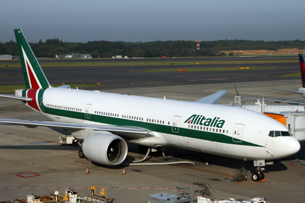 ALITALIA BOEING 777 200 NRT RF IMG_0254.jpg