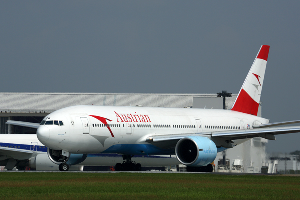 AUSTRIAN BOEING 777 200 NRT RF 5K5A5388.jpg