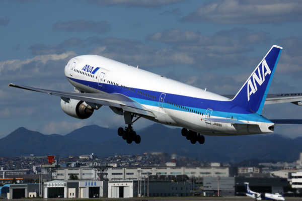 ANA BOEING 777 200 ITM RF 5K5A5784.jpg