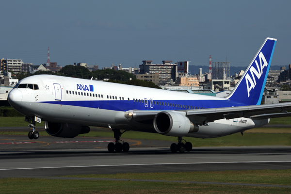 ANA BOEING 767 300 ITM RF 5K5A5819.jpg