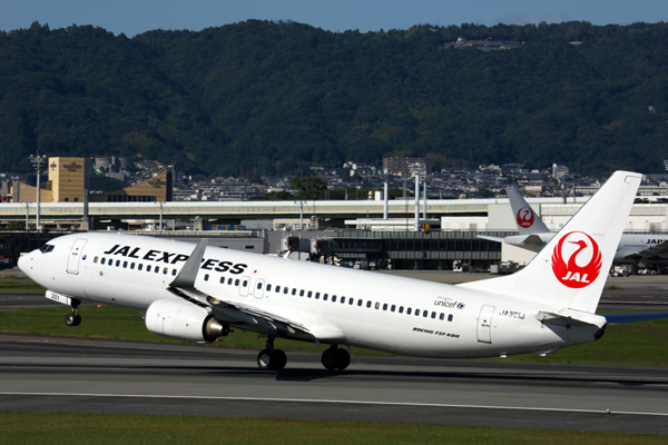 JAL EXPRESS BOEING 737 800 ITM RF 5K5A5826.jpg