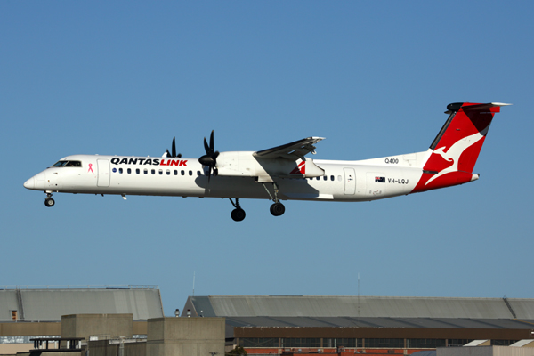 QANTAS LINK DASH 8 400 MEL RF 5K5A6362.jpg