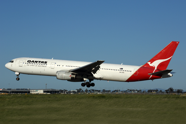 QANTAS BOEING 767 300 MEL RF 5K5A6381.jpg