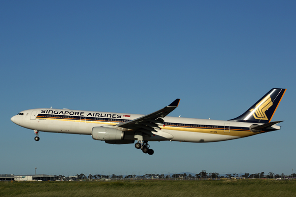 SINGAPORE AIRLINES AIRBUS A330 300 MEL RF 5K5A6418.jpg