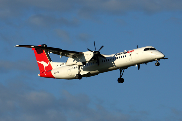 QANTAS LINK DASH 8 400 MEL RF 5K5A6480.jpg