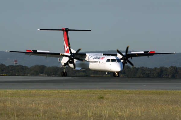 QANTAS LINK DASH 8 400 PER RF 5K5A6880.jpg