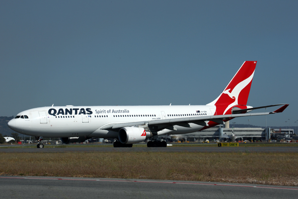 QANTAS AIRBUS A330 200 PER RF 5K5A6681.jpg