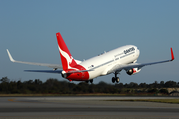 QANTAS BOEING 737 800 PER RF 5K5A6832.jpg