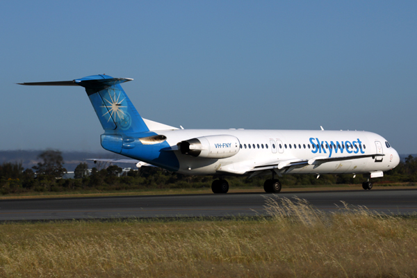 SKYWEST FOKKER 100 PER RF 5K5A6878.jpg