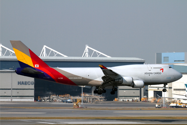 ASIANA CARGO 747 400BCF HKG RF IMG_0756.jpg