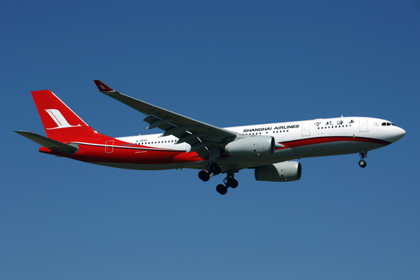 SHANGHAI AIRLINES AIRBUS A330 200 MEL RF 5K5A9874.jpg