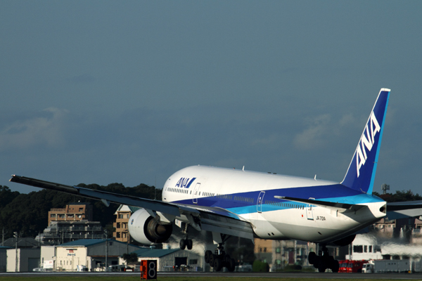 ANA BOEING 777 200 FUK RF IMG_0903.jpg