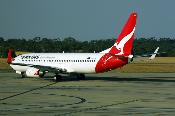 QANTAS BOEING 737 800 MEL RF 5K5A9923.jpg