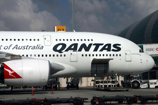 QANTAS AIRBUS A380 DXB RF IMG_8602.jpg