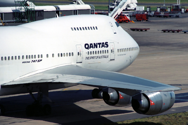 QANTAS BOEING 747SP SYD RF 185 3.jpg