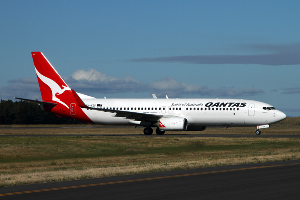 QANTAS BOEING 737 800 HBA RF IMG_8802.jpg