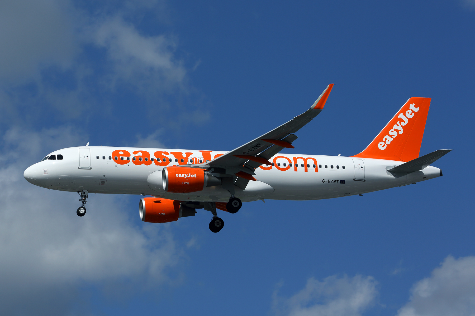 EASYJET AIRBUS A319 LGW RF 5K5A9937.jpg