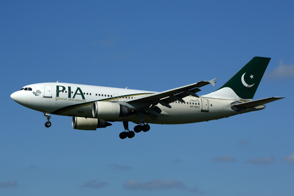 PAKISTAN INTERNATIONAL AIRBUS A310 300 LHR RF 5K5A0861.jpg