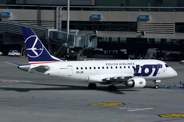 LOT EMBRAER 170 ZRH RF 5K5A1395.jpg