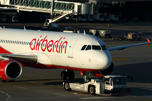 AIR BERLIN AIRBUS A319 ZRH RF 5K5A0372.jpg