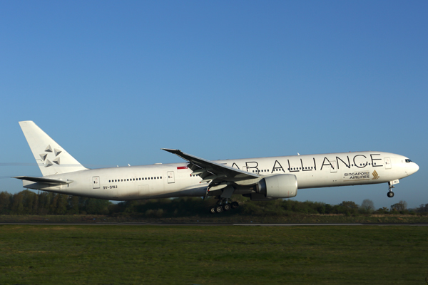 SINGAPORE AIRLINES BOEING 777 300ER MAN RF R5K5A2041.jpg