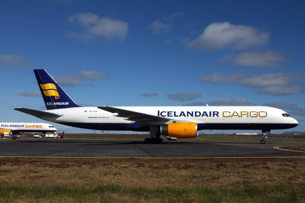 ICELANDAIR CARGO BOEING 757 200F KEF RF IMG_8931.jpg