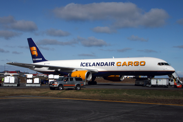 ICELANDAIR CARGO BOEING 757 200F KEF RF IMG_8934.jpg