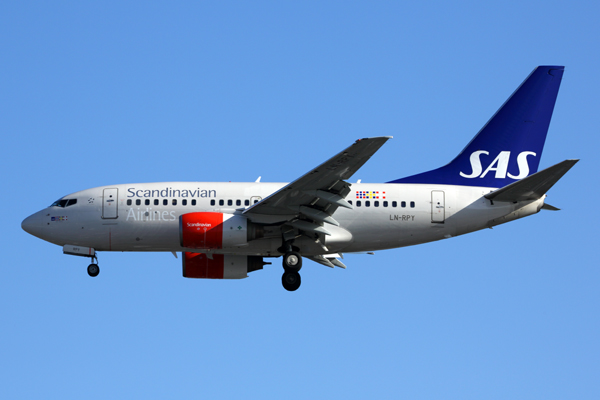 SAS BOEING 737 600 LHR RF 5K5A0509.jpg