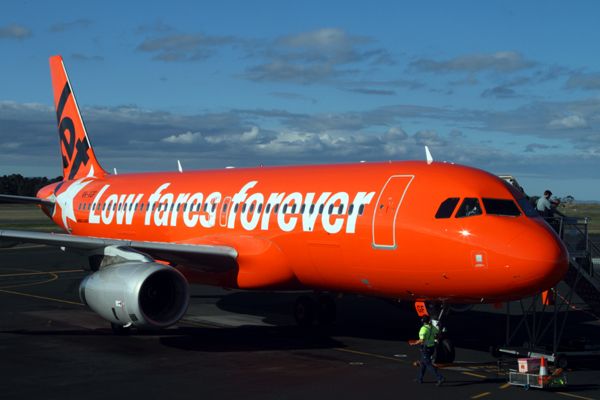 JETSTAR AIRBUS A320 HBA RF IMG_9093.jpg