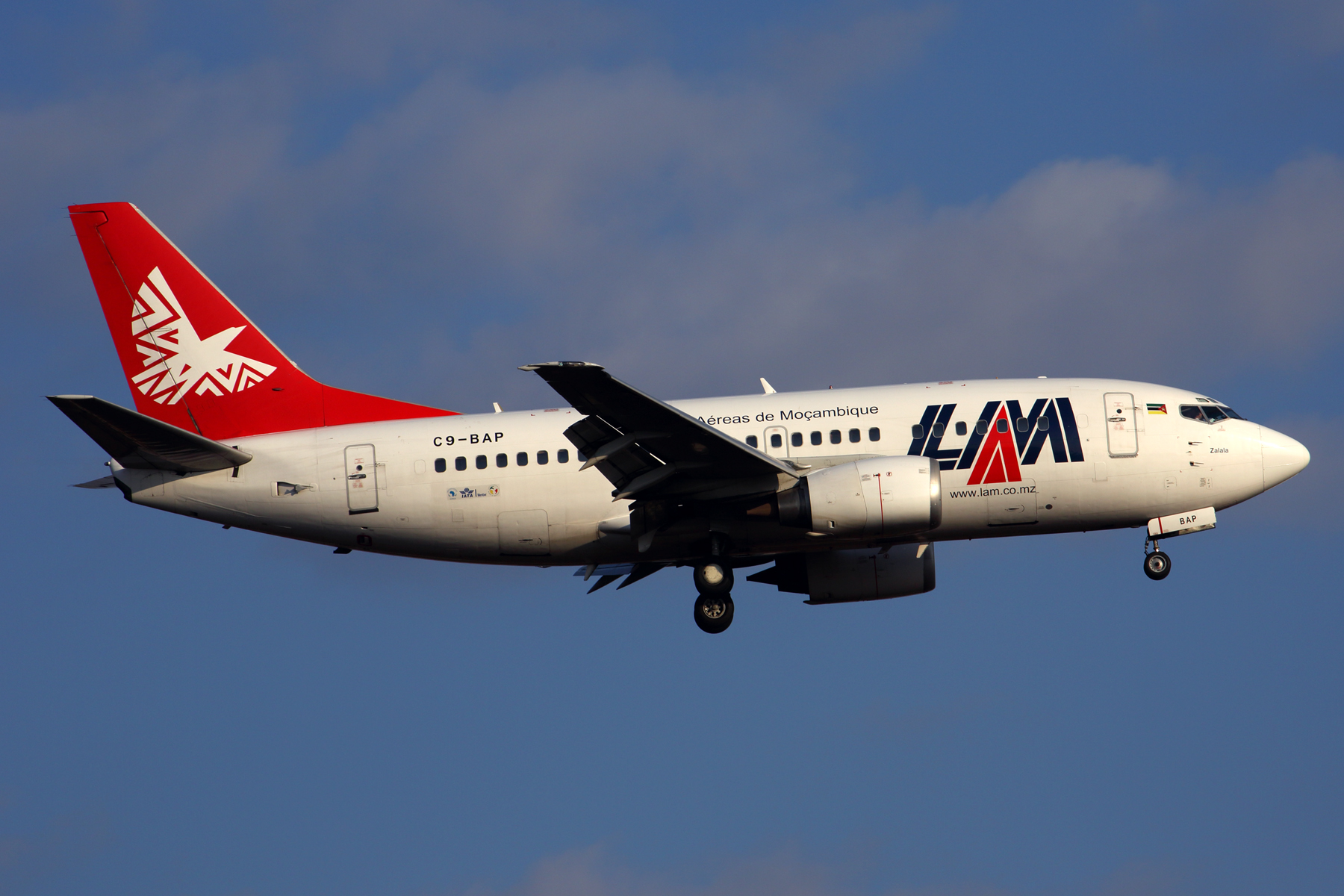 LAM BOEING 737 500 JNB RF 5K5A1673.jpg