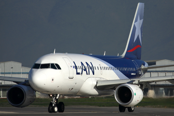 LAN AIRBUS A319 SCL RF5K5A2550.jpg