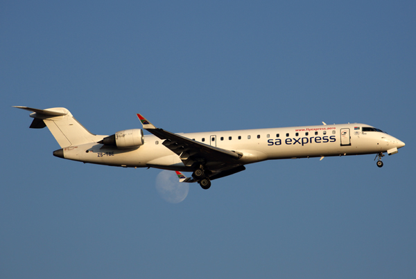 SA EXPRESS CANADAIR CRJ JNB RF 5K5A1869.jpg