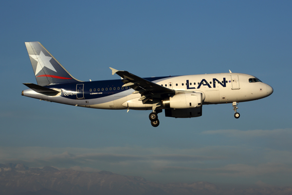 LAN AIRBUS A319 SCL RF 5K5A2180.jpg