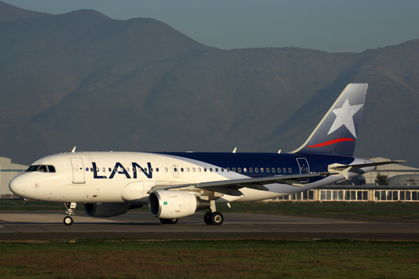 LAN AIRBUS A319 SCL RF 5K5A2484.jpg