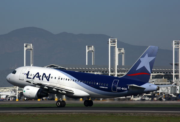 LAN AIRBUS A319 SCL RF 5K5A2626.jpg