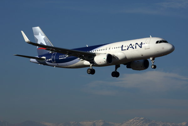 LAN AIRBUS A320 SCL RF 5K5A2117.jpg