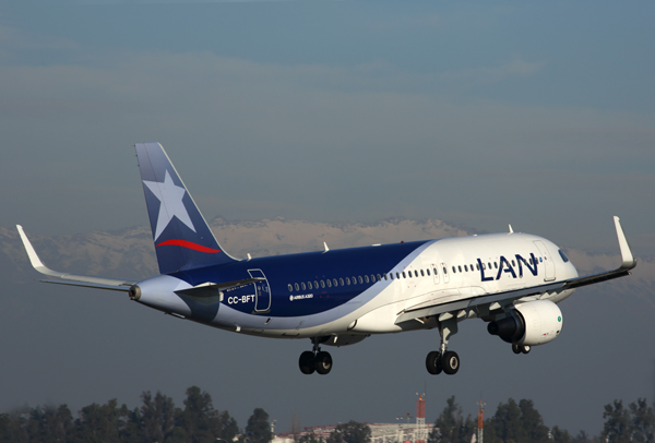 LAN AIRBUS A320 SCL RF 5K5A2136.jpg