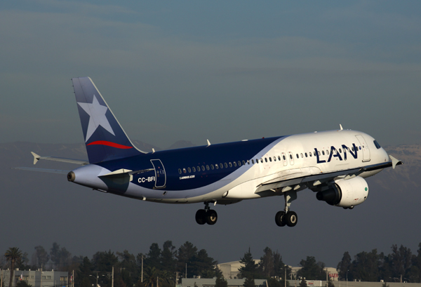 LAN AIRBUS A320 SCL RF 5K5A2158.jpg