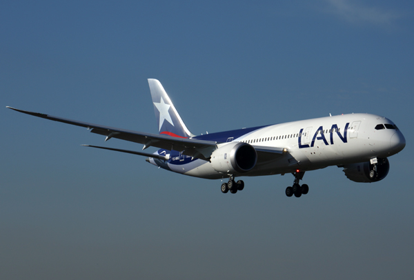 LAN BOEING 787 8 SCL RF 5K5A2109.jpg