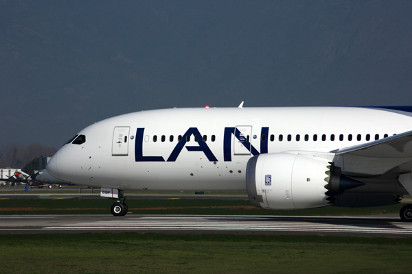 LAN BOEING 787 8 SCL RF 5K5A2618.jpg