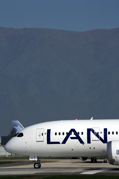 LAN BOEING 787 8 SCL RF 5K5A2616.jpg