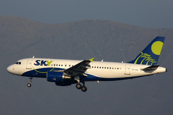 SKY AIRBUS A319 SCL RF 5K5A2215.jpg