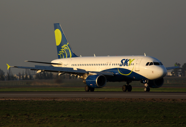 SKY AIRBUS A319 SCL RF 5K5A2455.jpg