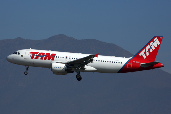 TAM AIRBUS A320 SCL RF 5K5A2258.jpg