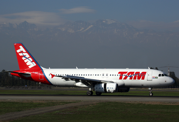 TAM AIRBUS A320 SCL RF 5K5A2367.jpg