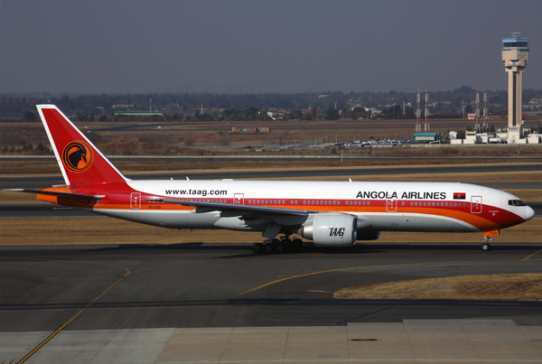 TAAG ANGOLA BOEING 777 200 JNB RF 5K5A1931.jpg