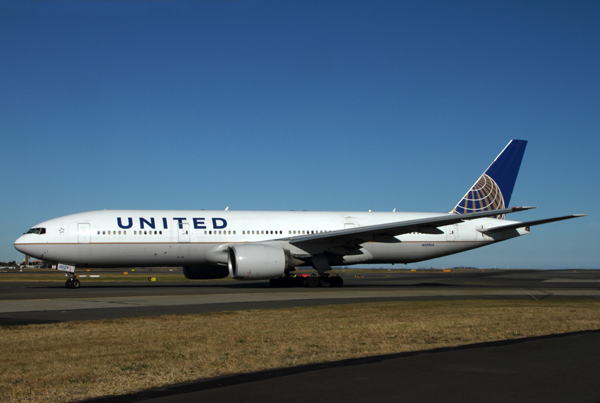 UNITED BOEING 777 200 SYD RF IMG_9227.jpg